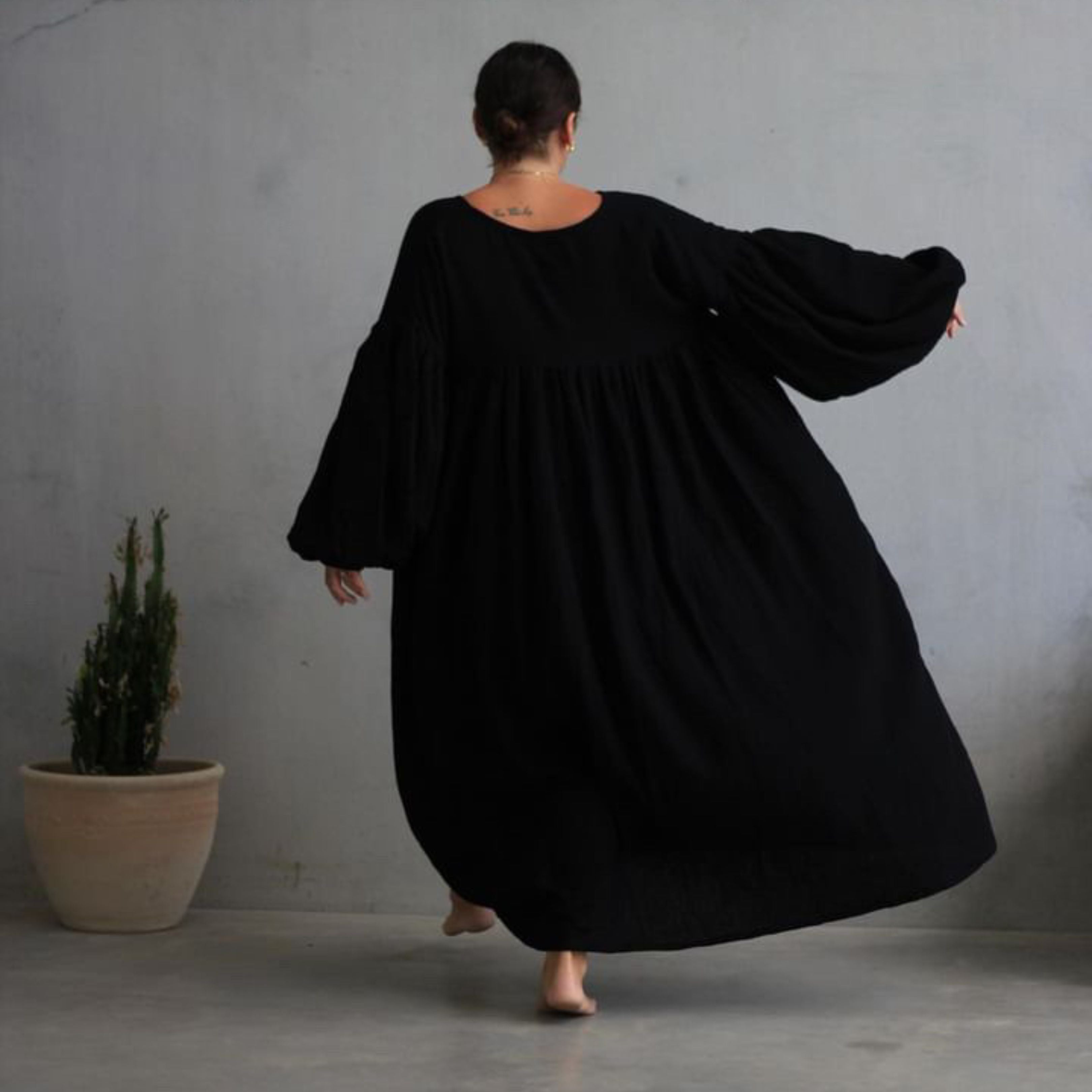 FIELDS MAXI- Black Crinkle Dress