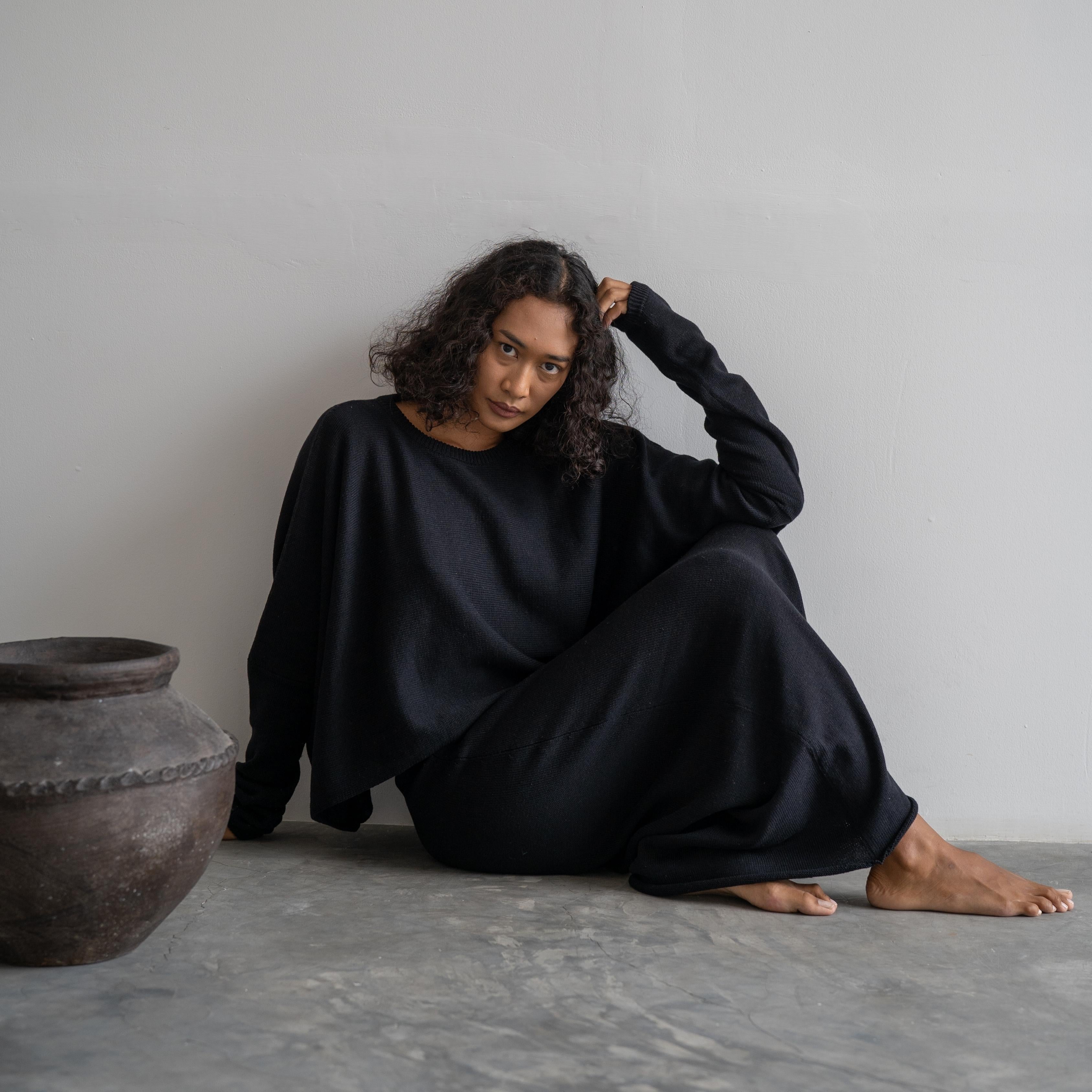 NIAS - BLACK Crop Sweater