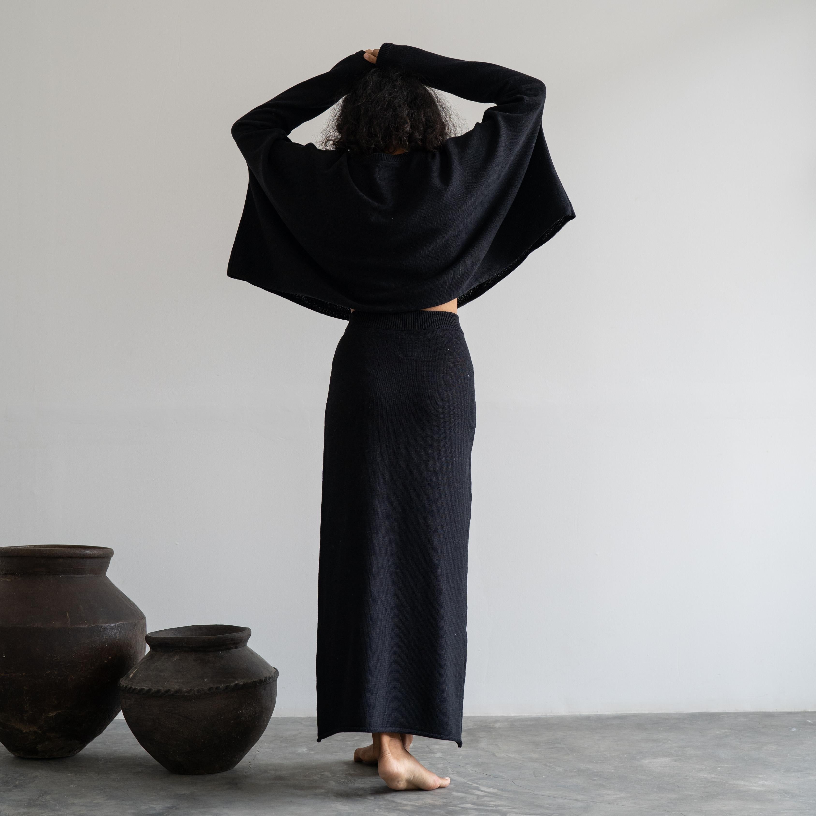 NIAS - BLACK Crop Sweater