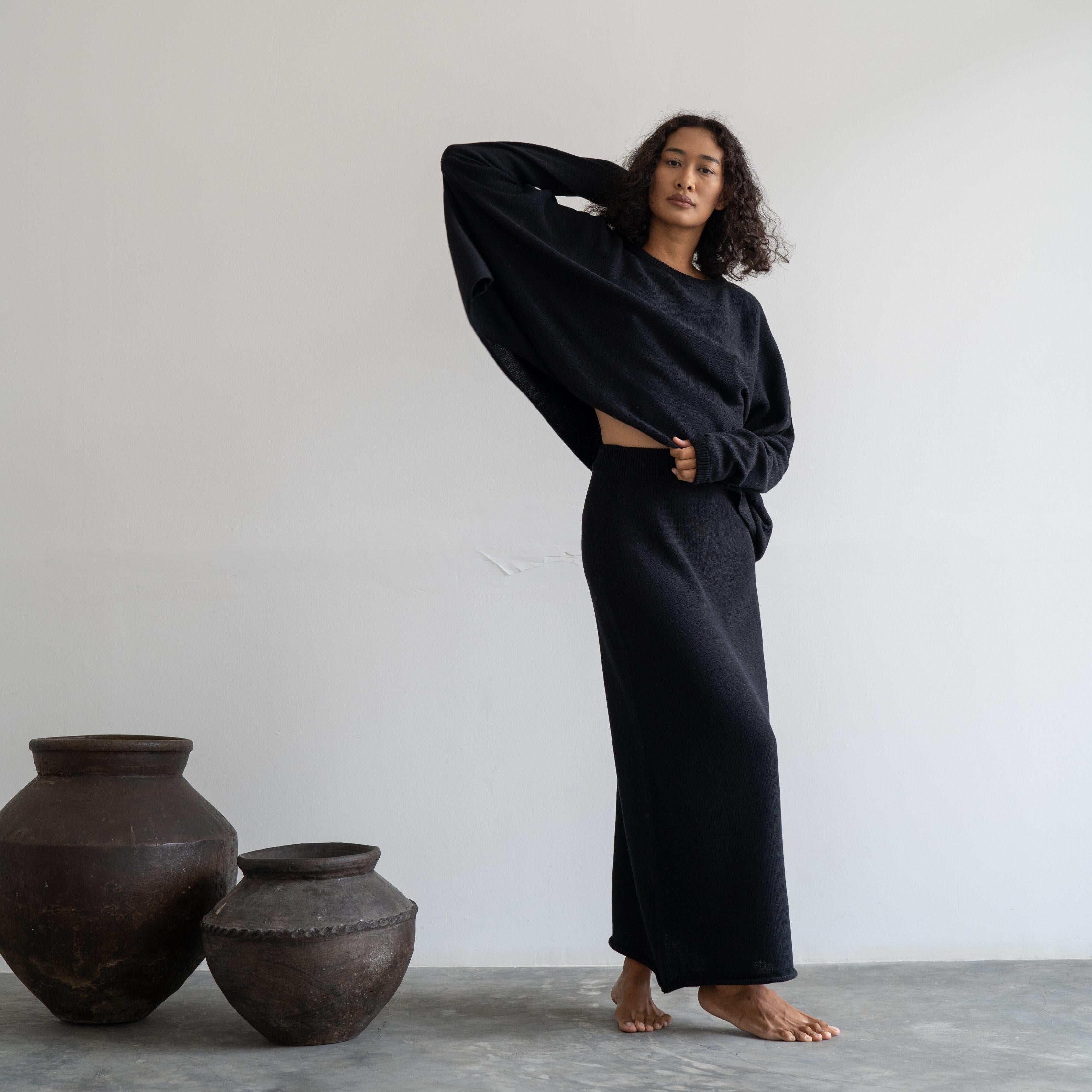 NIAS - BLACK Crop Sweater