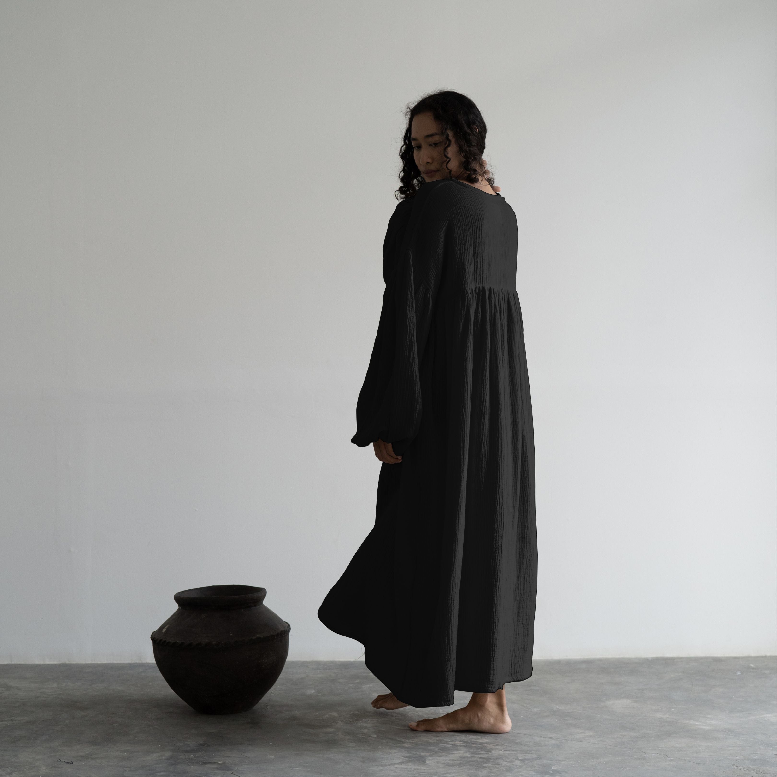 FIELDS MAXI- Black Crinkle Dress