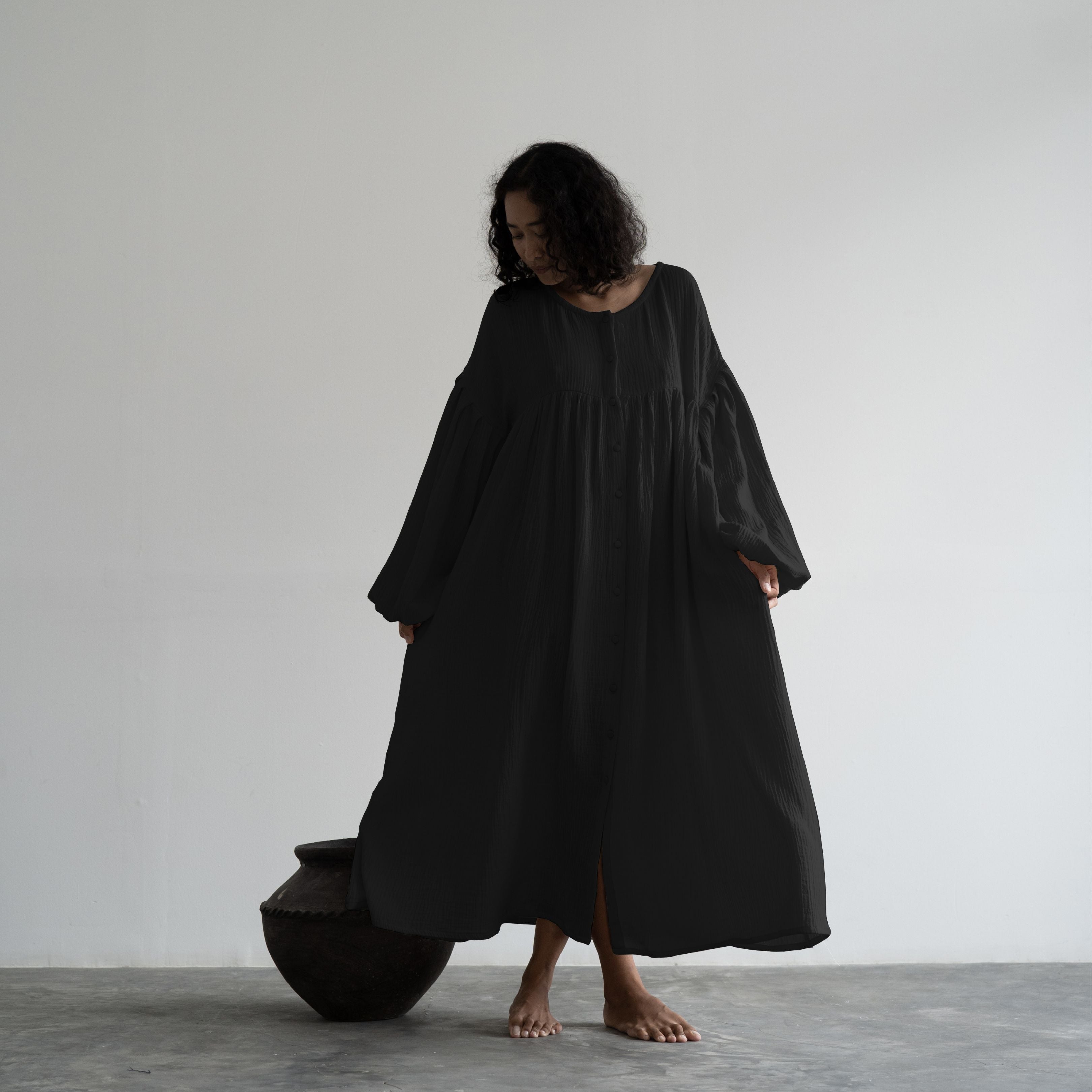 FIELDS MAXI- Black Crinkle Dress