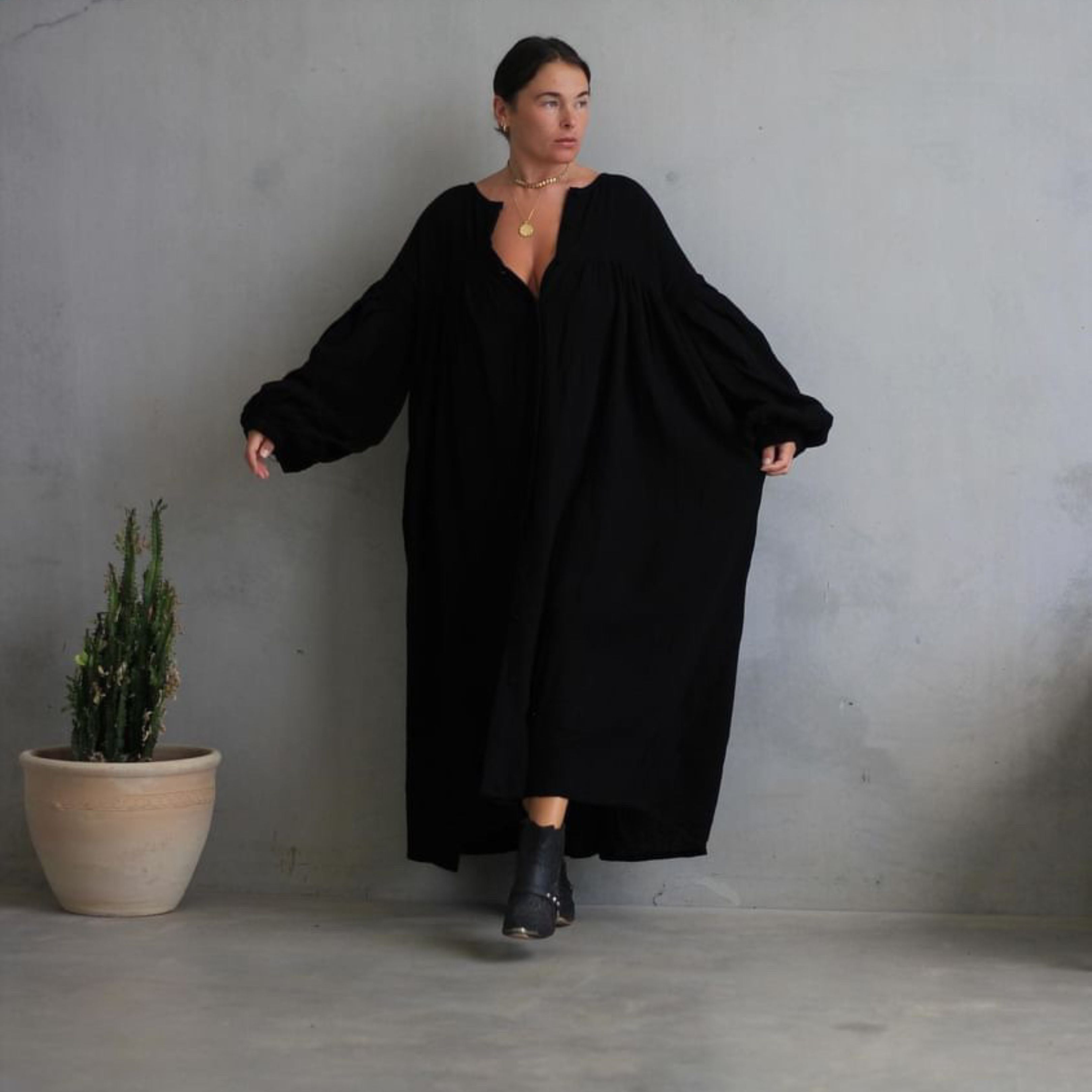 FIELDS MAXI- Black Crinkle Dress