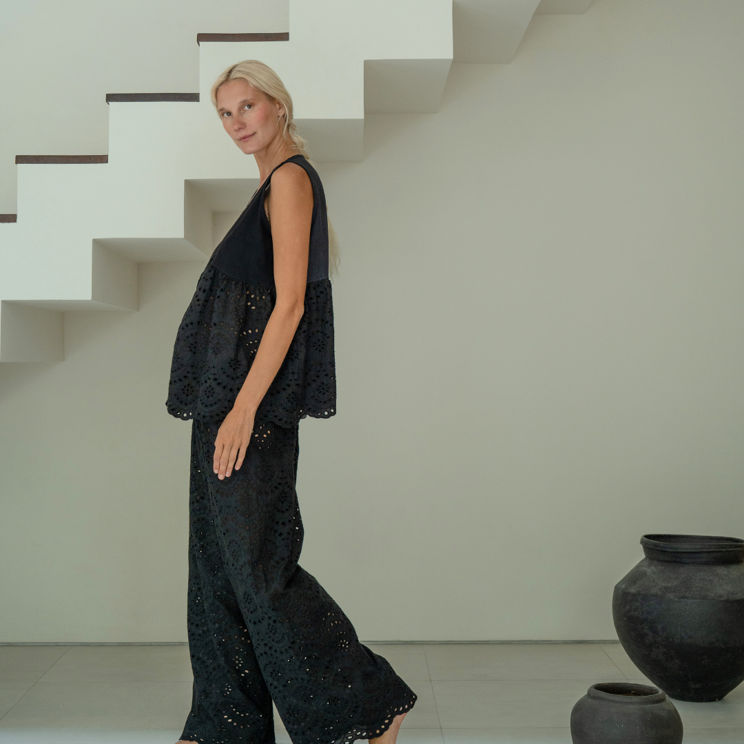 VALERIE - BLACK Broderie &amp; Ramie Top