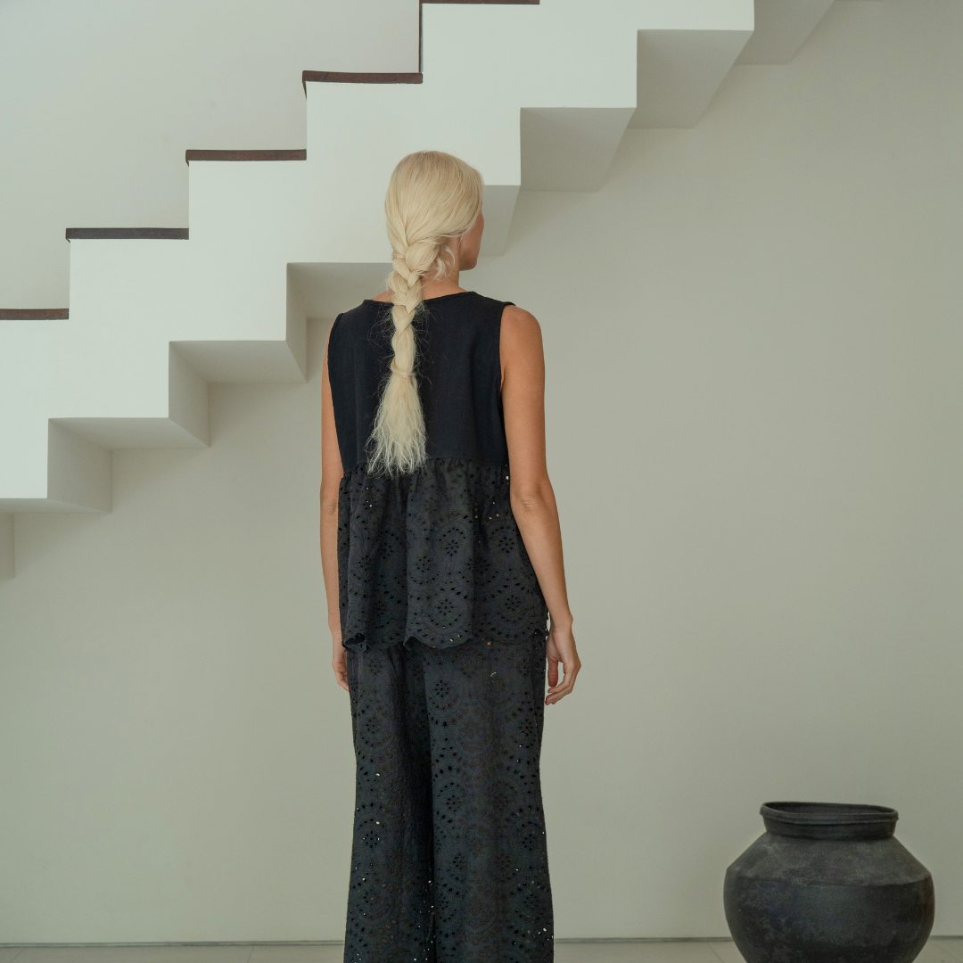 VALERIE - BLACK Broderie &amp; Ramie Top