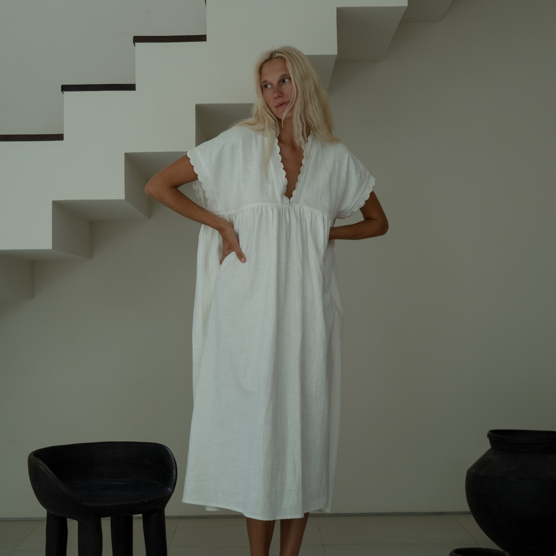 ONNI MIDI - WHITE Scalloped Ramie Dress