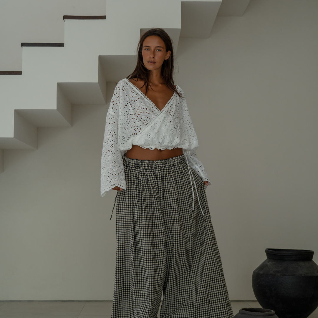 LUNA - WHITE Broderie Blouse