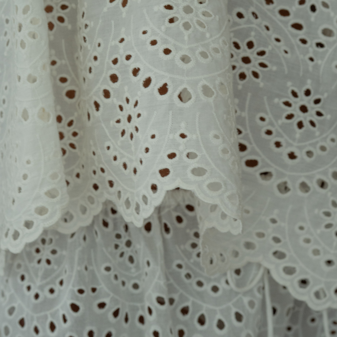 VALERIE - WHITE Broderie &amp; Ramie Top