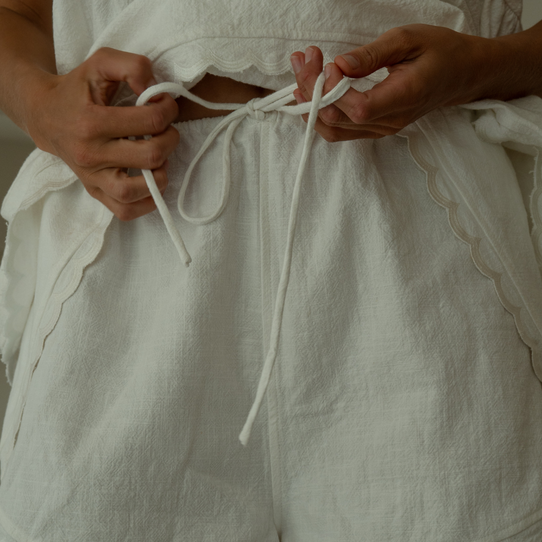 FLEUR - WHITE Ramie Scalloped Short