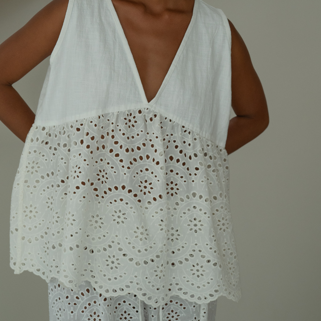VALERIE - WHITE Broderie &amp; Ramie Top