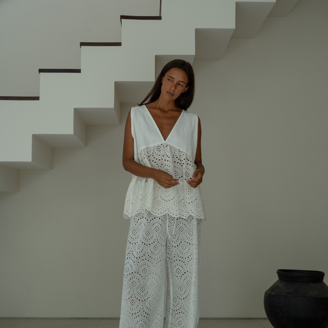 VALERIE - WHITE Broderie &amp; Ramie Top