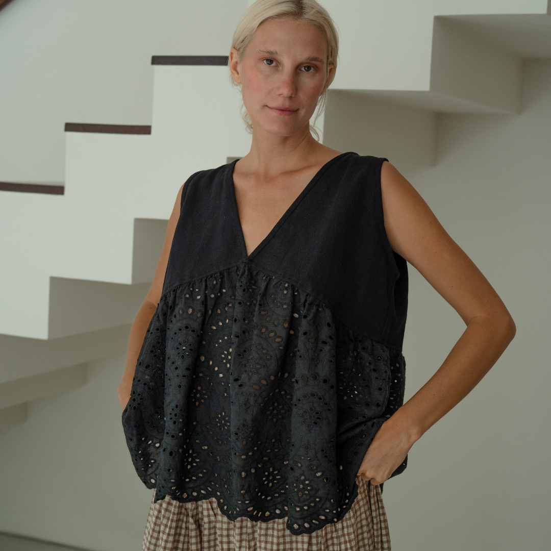 VALERIE - BLACK Broderie &amp; Ramie Top