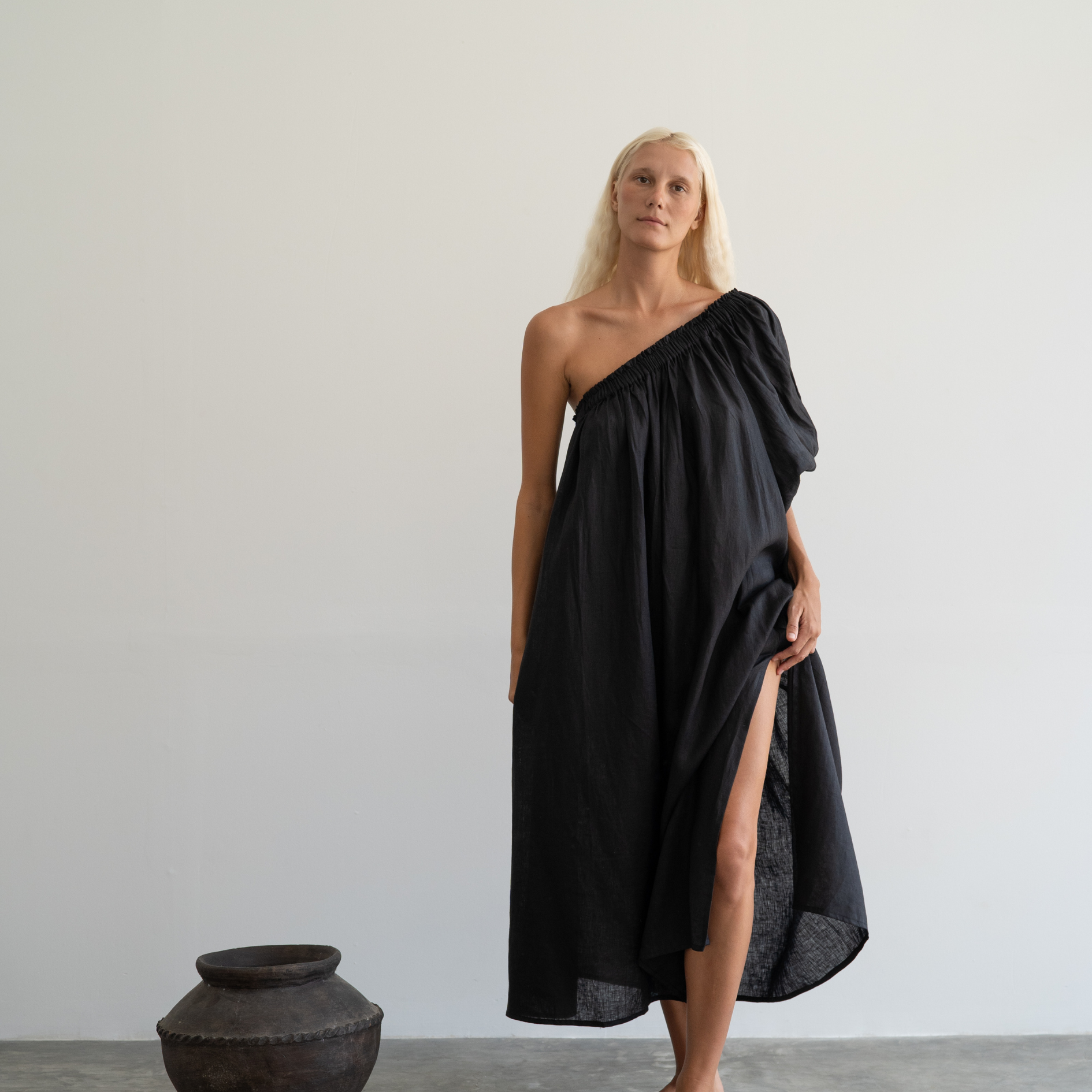 ODETTE - Black Linen Gown