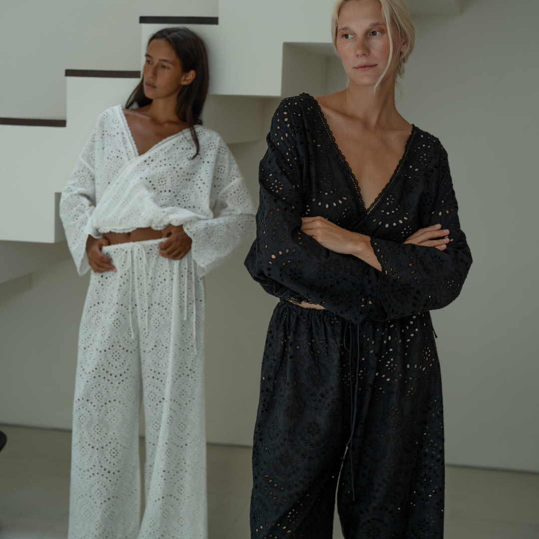 LUNA - WHITE Broderie Blouse