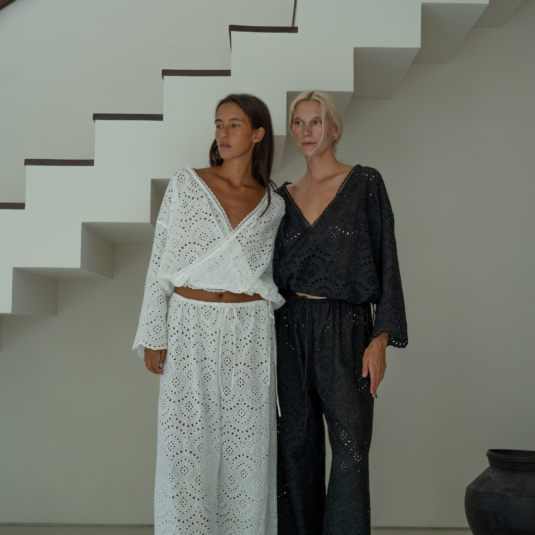 LUNA - WHITE Broderie Blouse