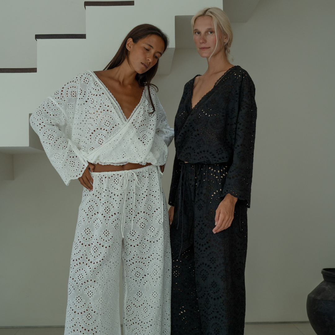 LUNA - WHITE Broderie Blouse