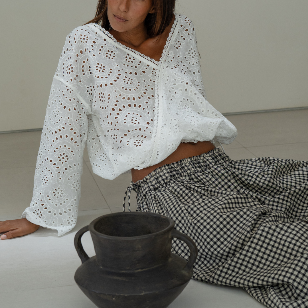 LUNA - WHITE Broderie Blouse