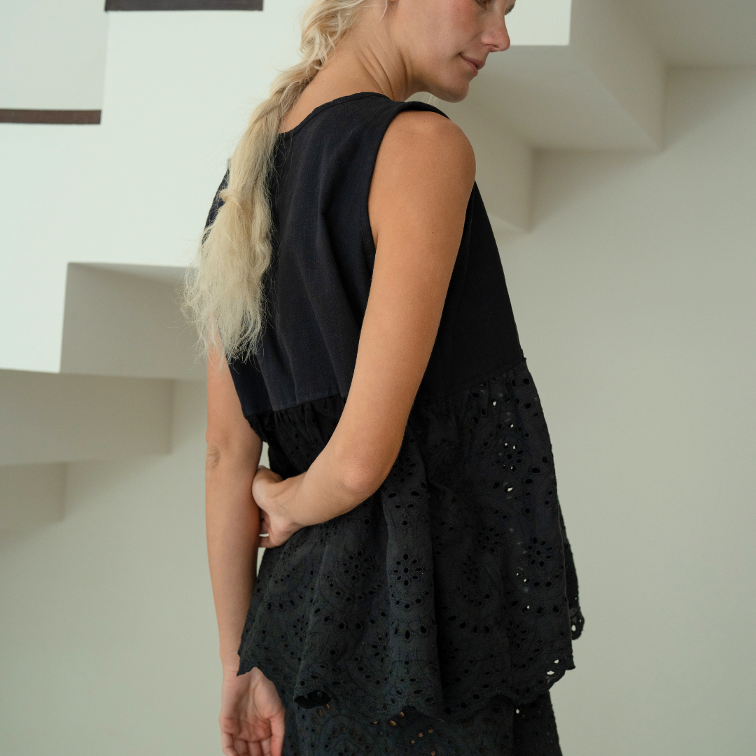 VALERIE - BLACK Broderie &amp; Ramie Top