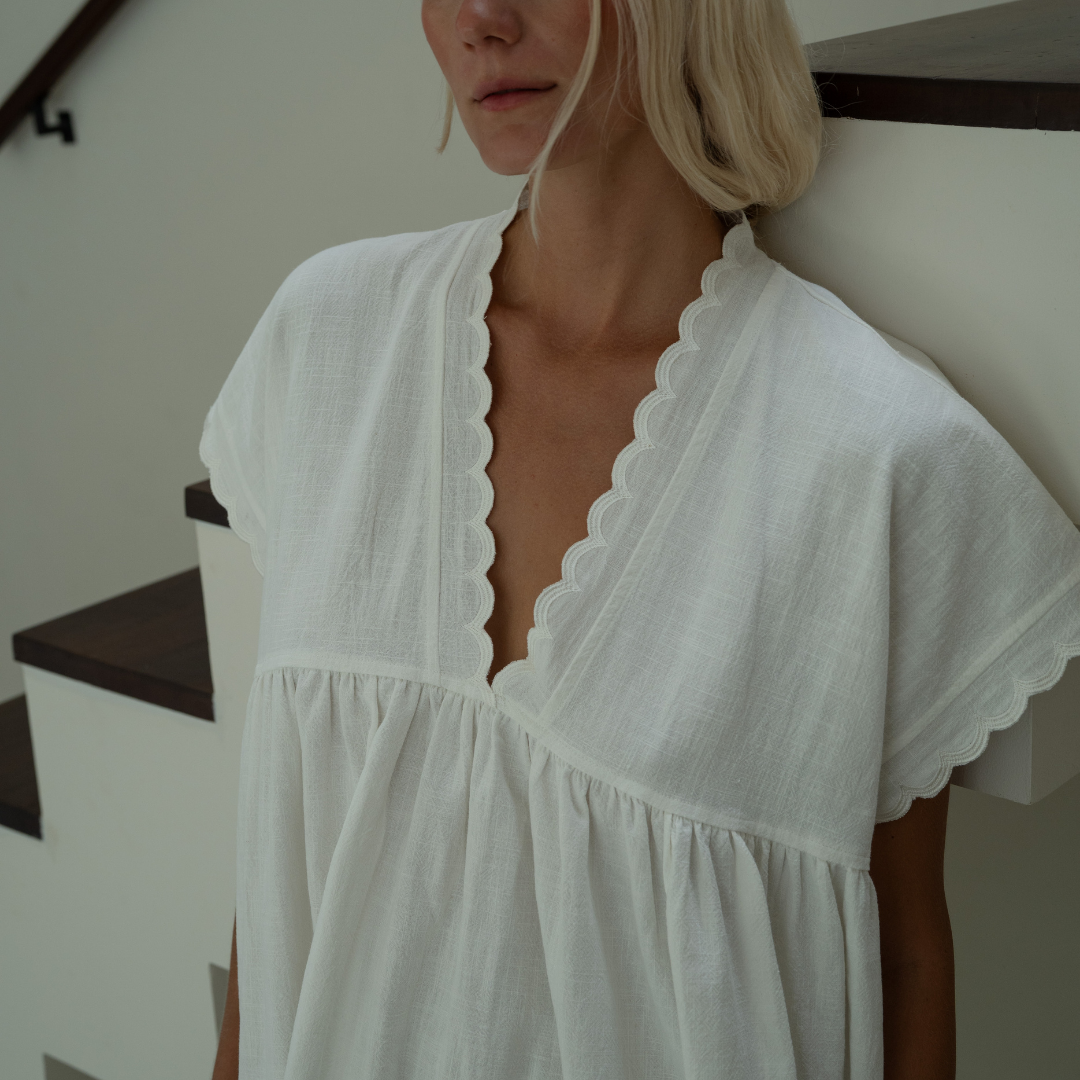 ONNI MIDI - WHITE Scalloped Ramie Dress