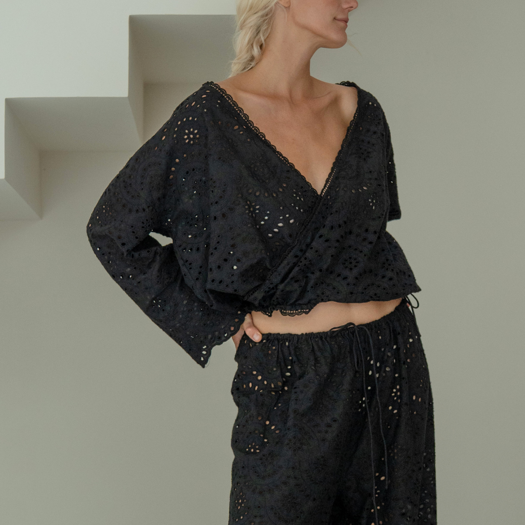 LUNA - BLACK Broderie Blouse