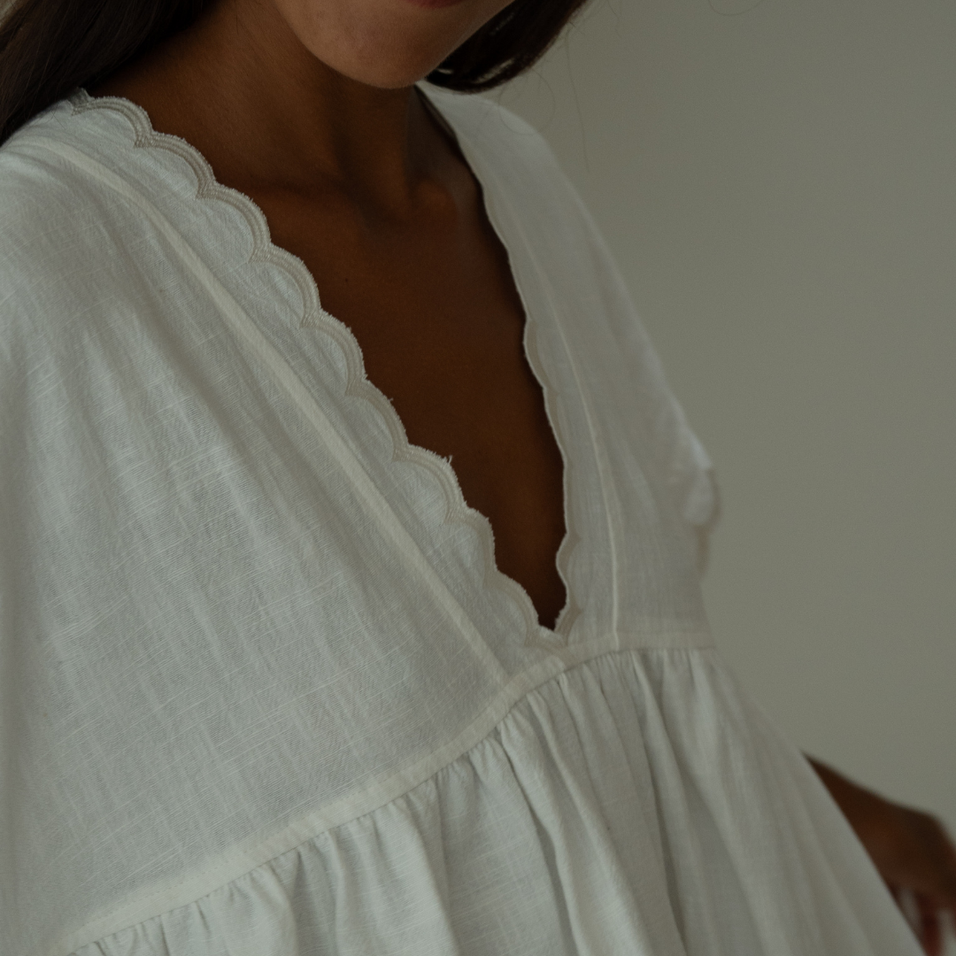 ONNI MINI - WHITE Scalloped Ramie Dress