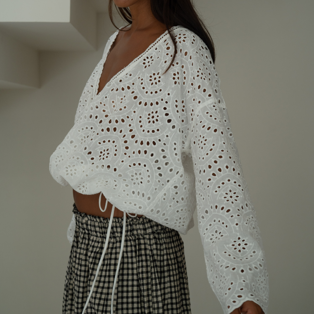 LUNA - WHITE Broderie Blouse