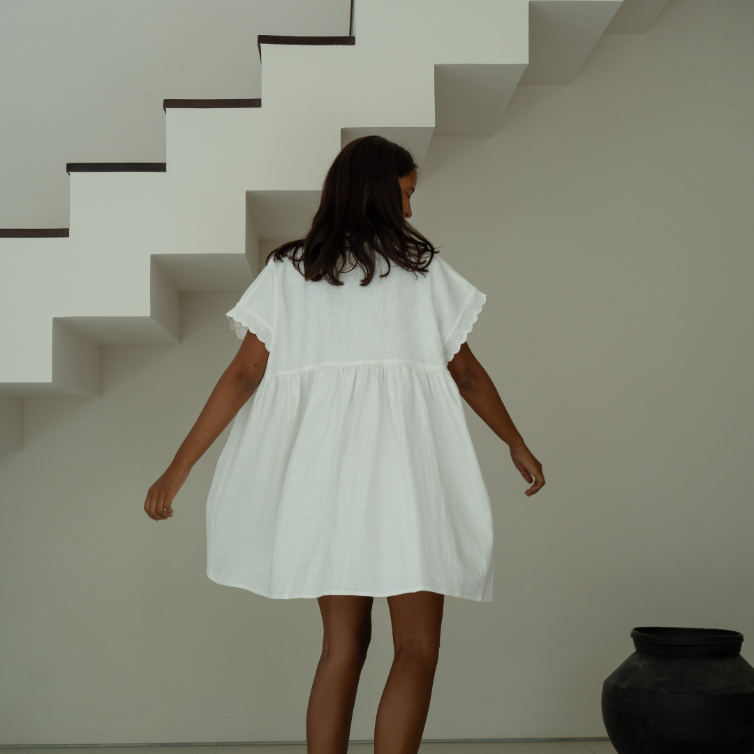 ONNI MINI - WHITE Scalloped Ramie Dress