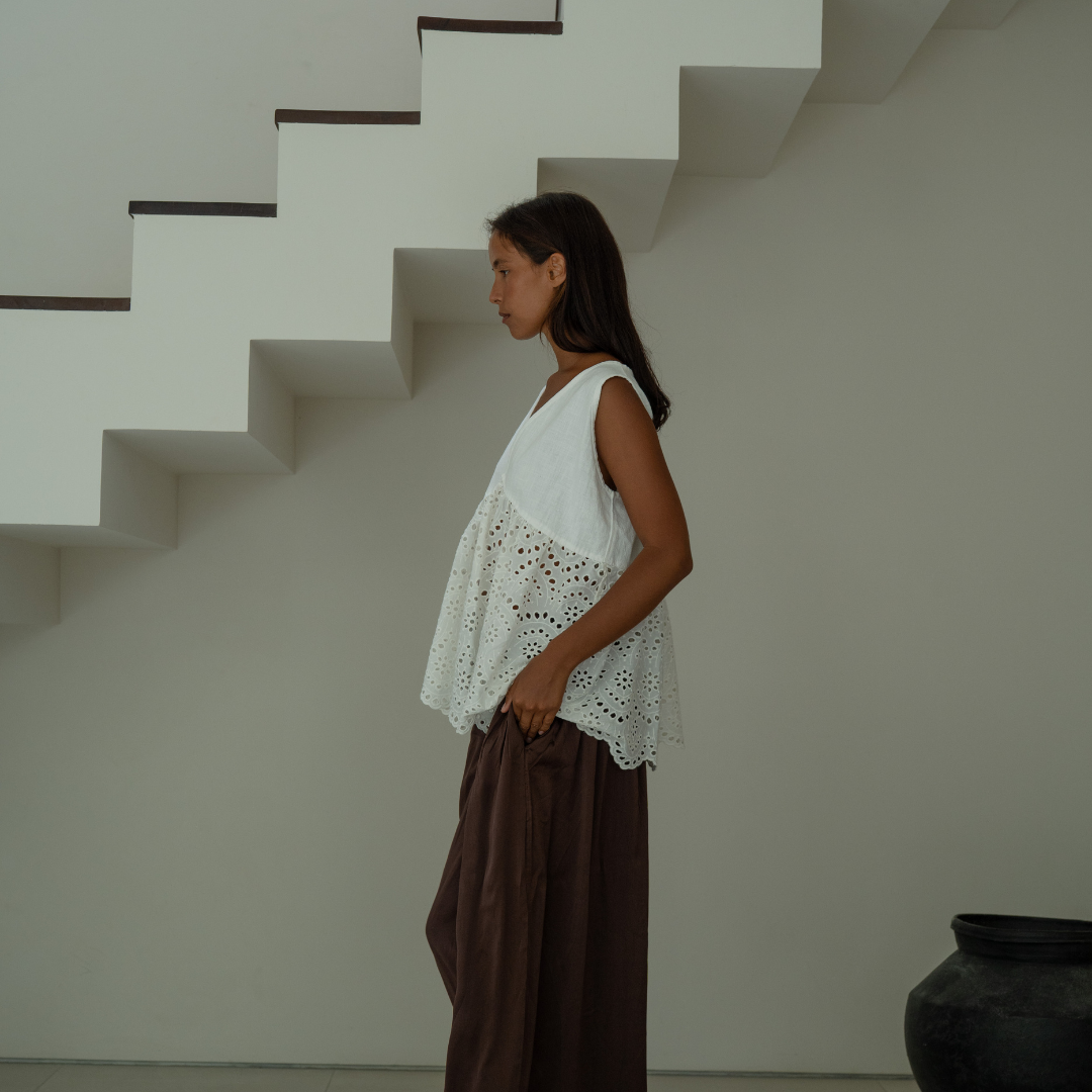 VALERIE - WHITE Broderie &amp; Ramie Top