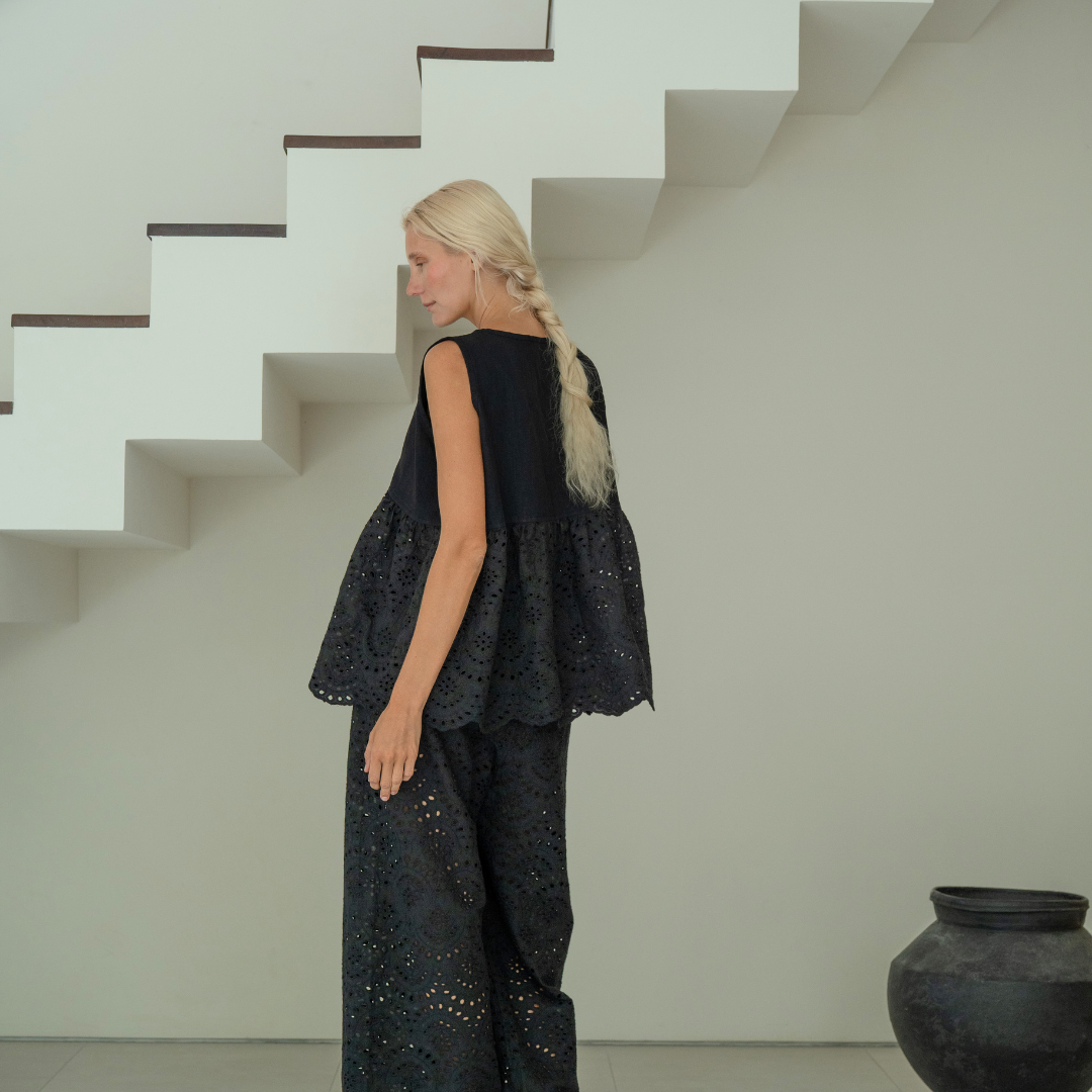 VALERIE - BLACK Broderie &amp; Ramie Top