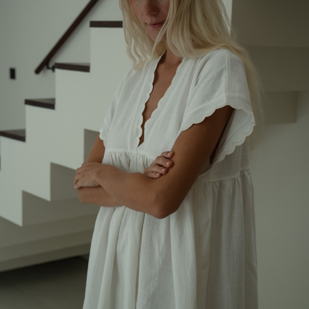 ONNI MIDI - WHITE Scalloped Ramie Dress