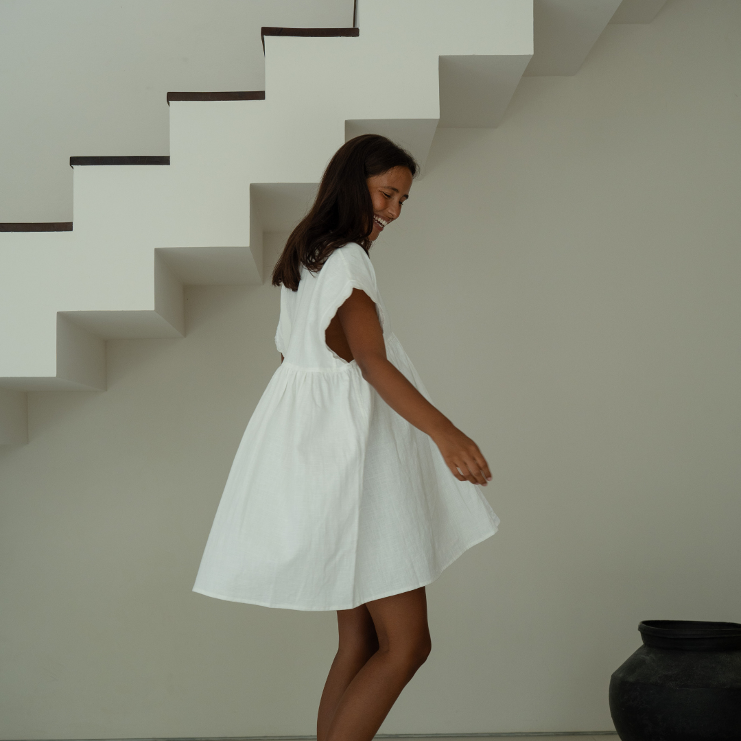 ONNI MINI - WHITE Scalloped Ramie Dress