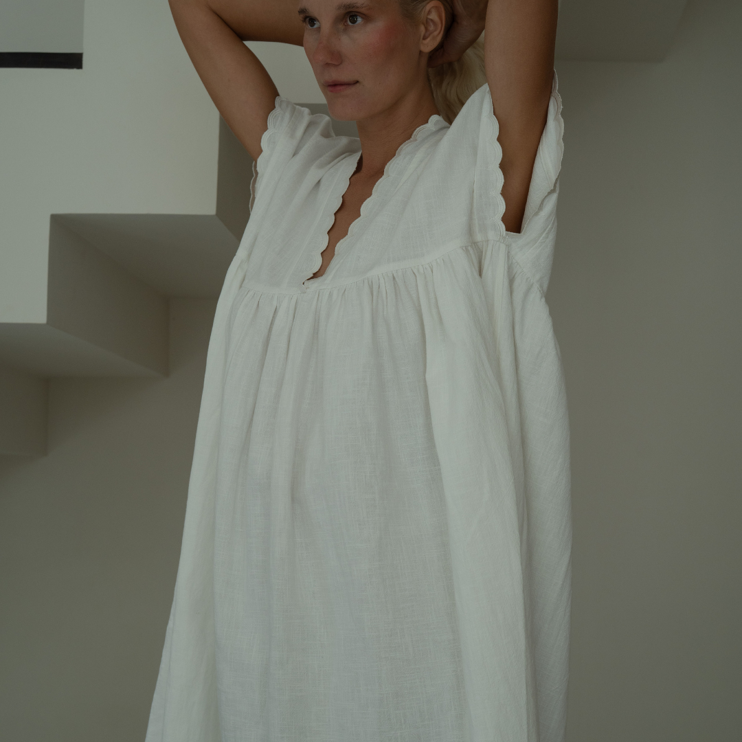 ONNI MIDI - WHITE Scalloped Ramie Dress