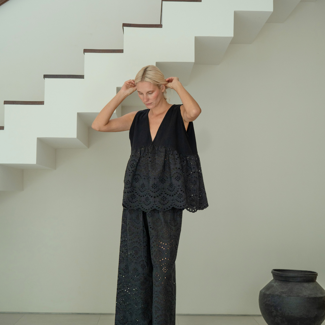 VALERIE - BLACK Broderie &amp; Ramie Top